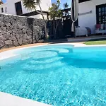 Lovely Kiluka Heated Pool Holiday home