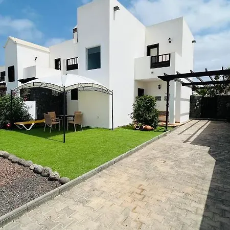 Dom wakacyjny Lovely Kiluka Heated Pool *