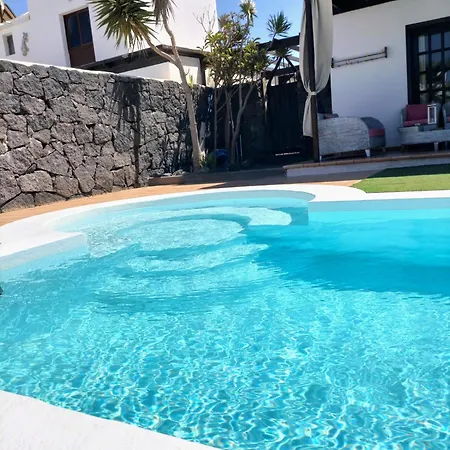 Lovely Kiluka Heated Pool Holiday home
