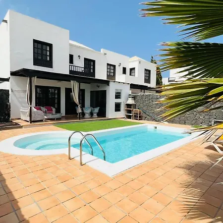 Vakantiehuis Lovely Kiluka Heated Pool *