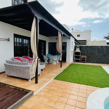 Vakantiehuis Lovely Kiluka Heated Pool *